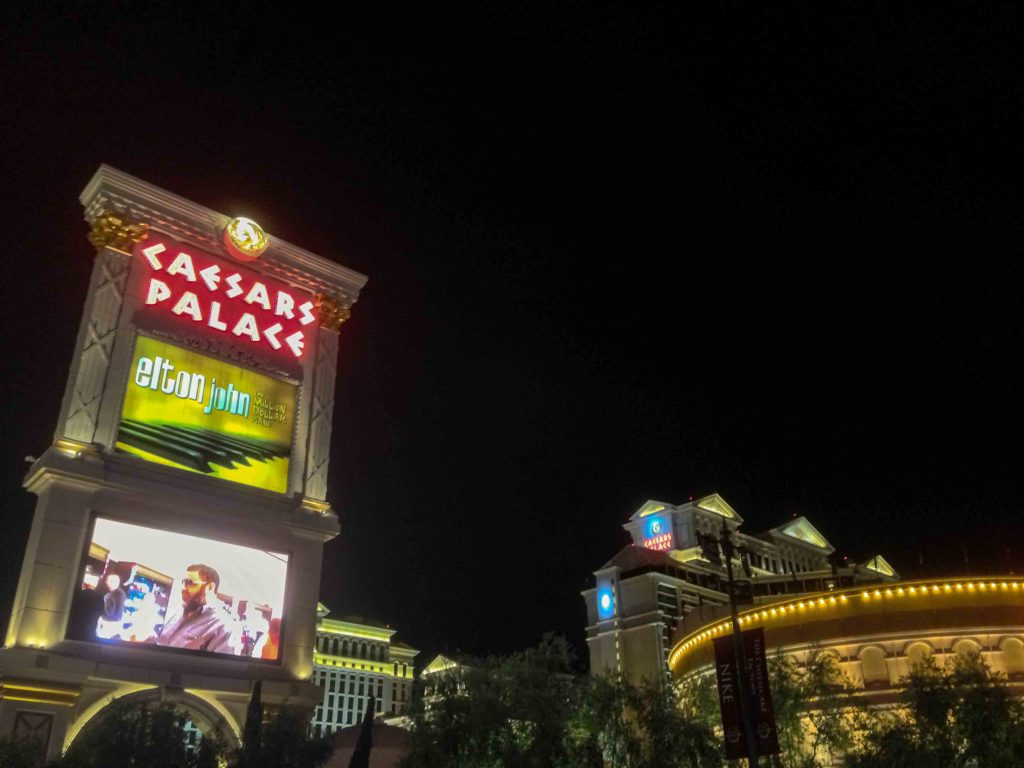 Das Caesars Palace und sein Kolosseum am Las Vegas Strip.