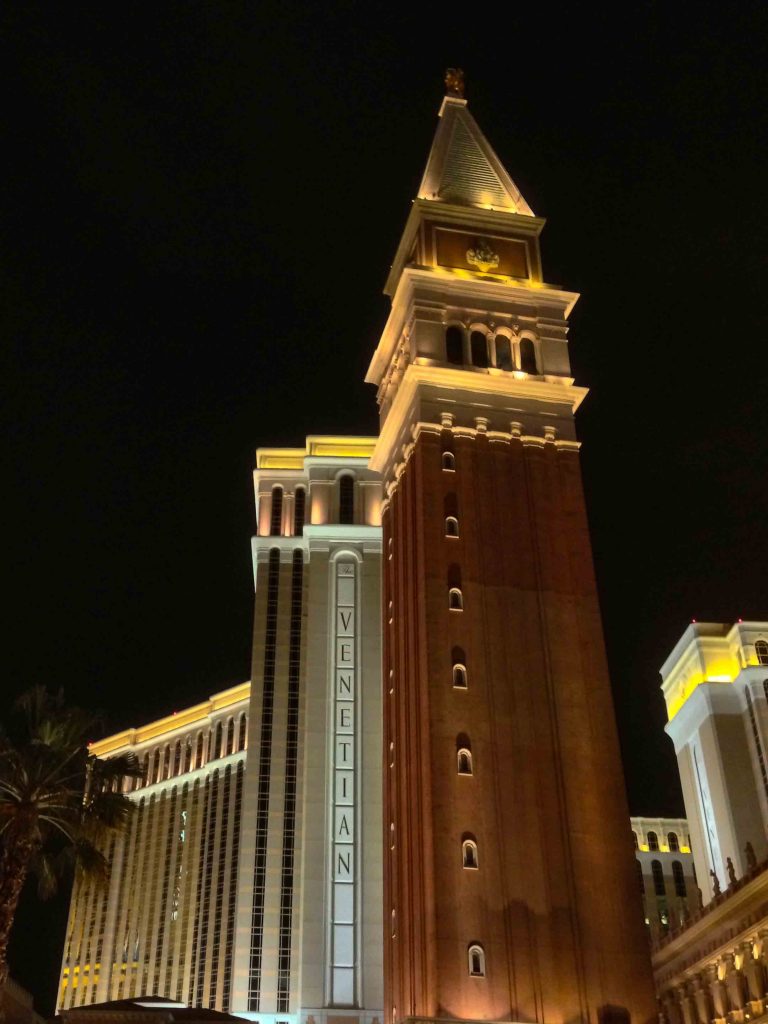 Der nachgebaute Markusturm des Venetian Resort Hotel in Las Vegas.